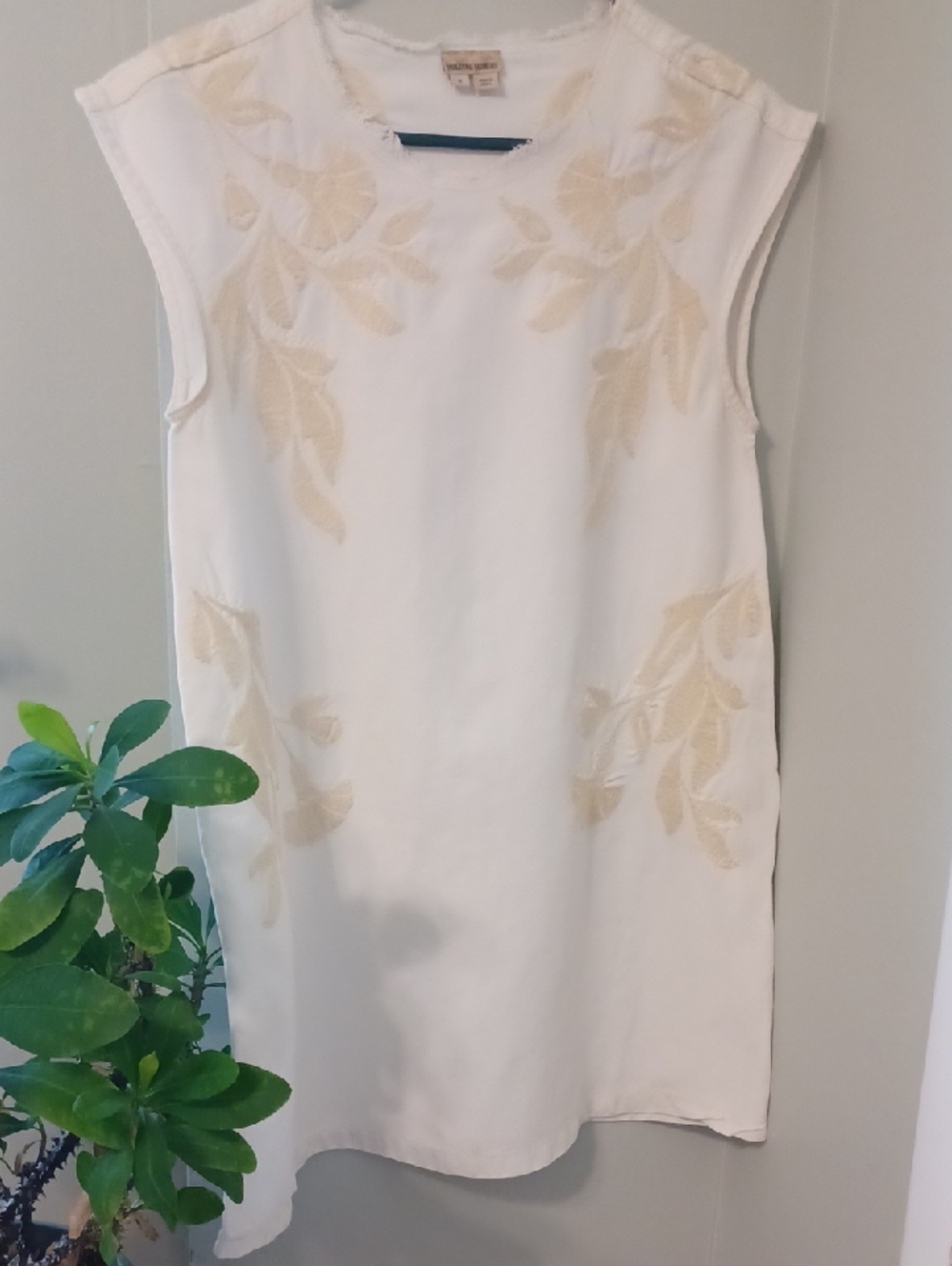 HOLDING HORSES Sz M, creamy White Mini Dress with Cream Leaf Embroidery